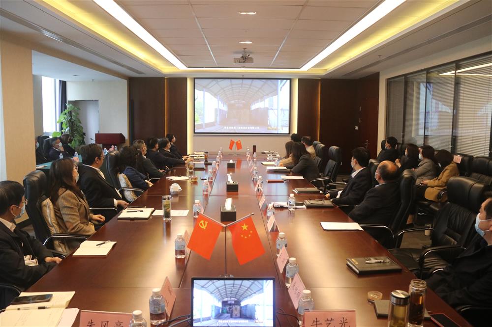 筑牢黨員干部廉潔思想防線！濟(jì)南產(chǎn)發(fā)集團(tuán)組織觀看警示教育片