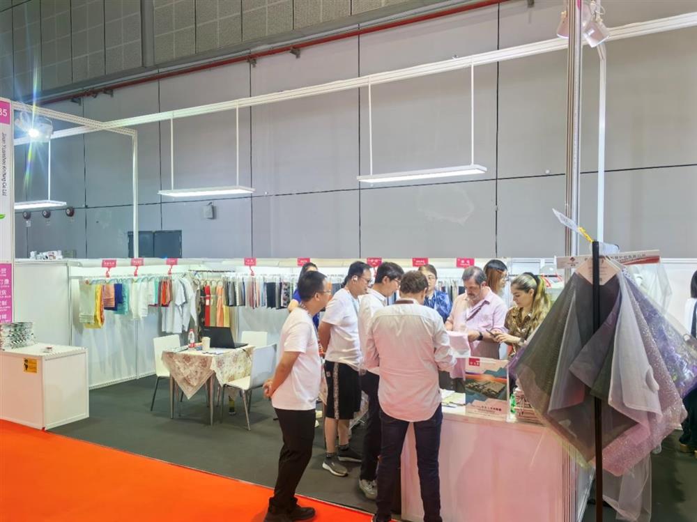 以科技綠色鏈接紡織商機(jī)！元首針織亮相2025中國國際紡織面料及輔料（秋冬）博覽會(huì)