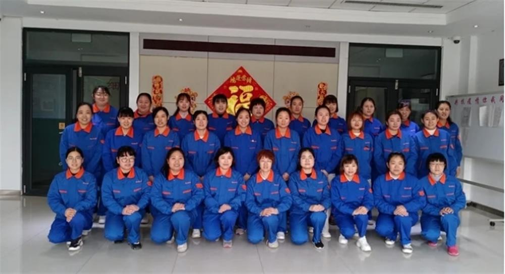 巾幗綻芳華！金鐘科技集團(tuán)精密儀器車間應(yīng)變計(jì)班：精密儀器生產(chǎn)線上的“解題人”